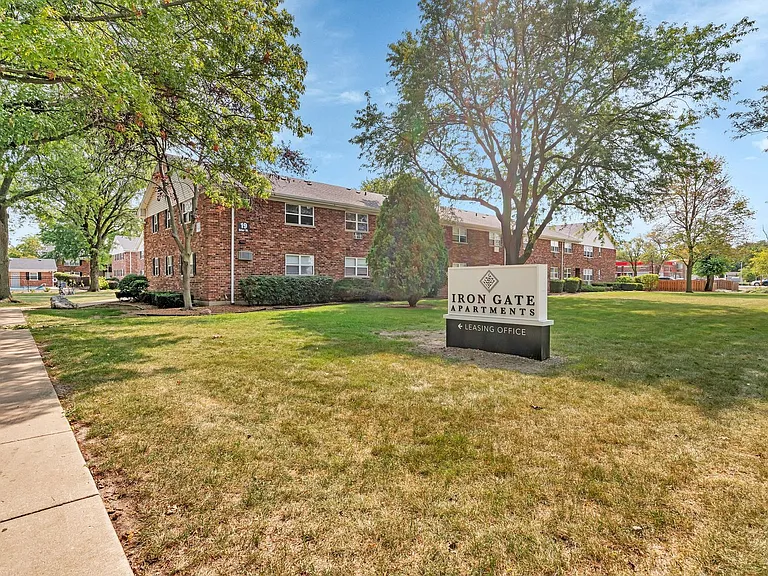 Iron Gate Apartments — Photo 16