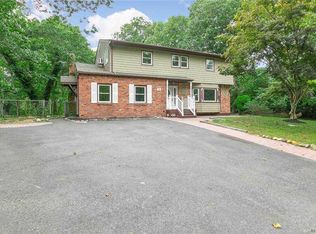 2 Harmony Ln, Setauket, NY 11733