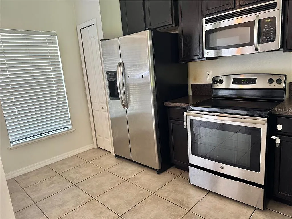 2 bed, 2.5 bath, 1144 sqft, $1,700 — Photo 4