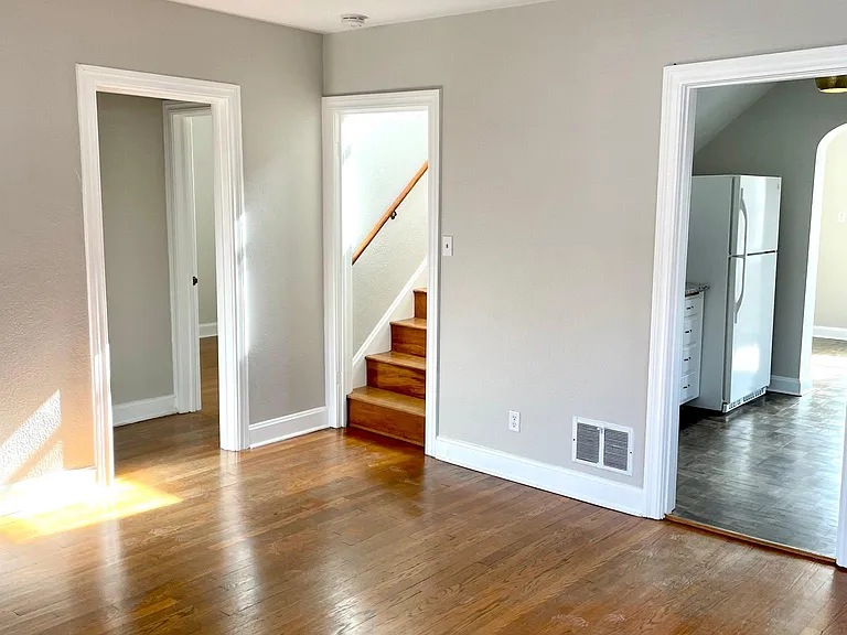 1321 Charleston Ave — Photo 9