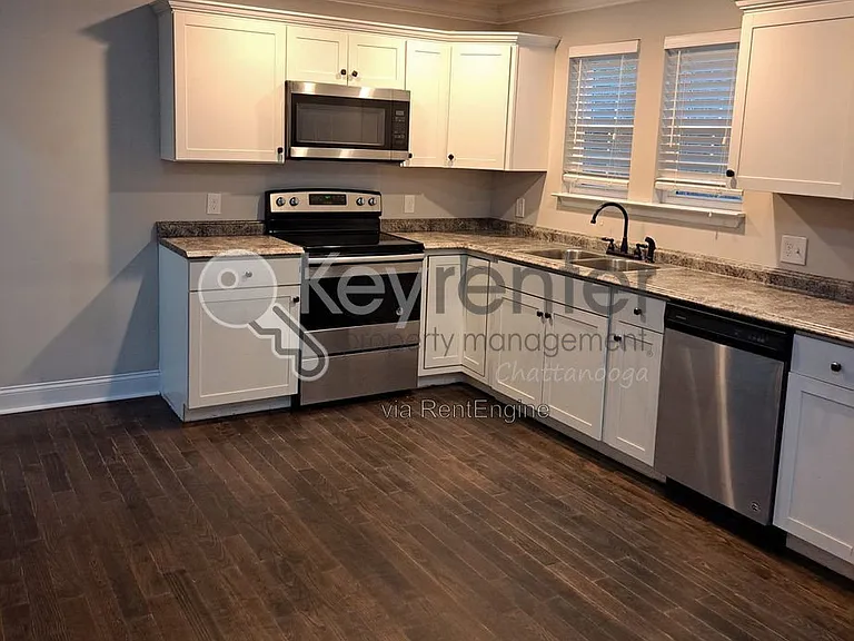 3583 Crompton St — Photo 7