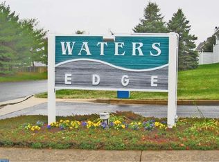 909 Waters Edge Dr, Newark, DE 19702