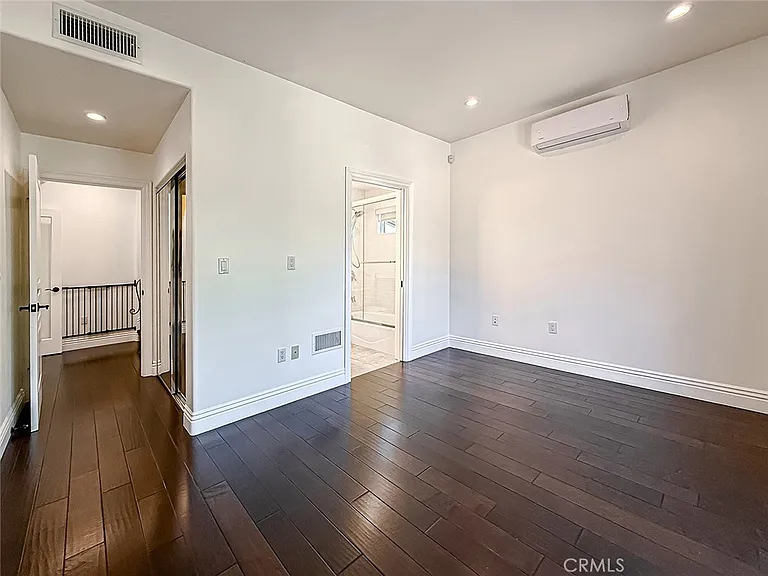 5960 Balcom Ave — Photo 26