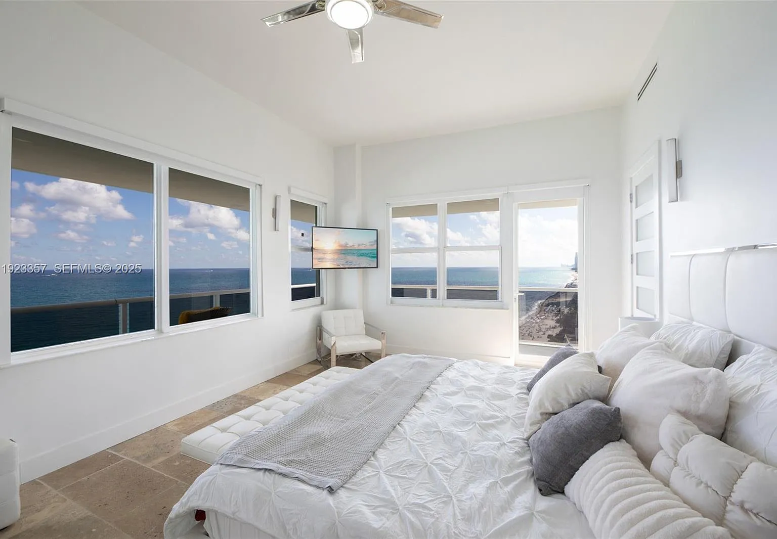 Sea Air Towers Condo — Photo 4