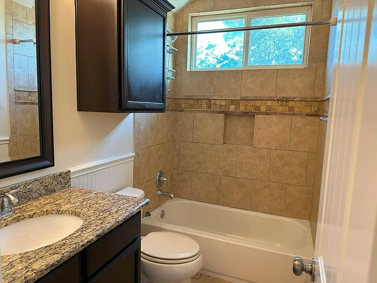 505 W North Loop Blvd #A — Photo 19