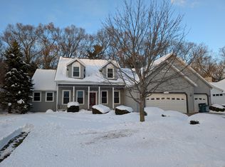 1040 N Robinhood Dr, Muskegon, MI 49445