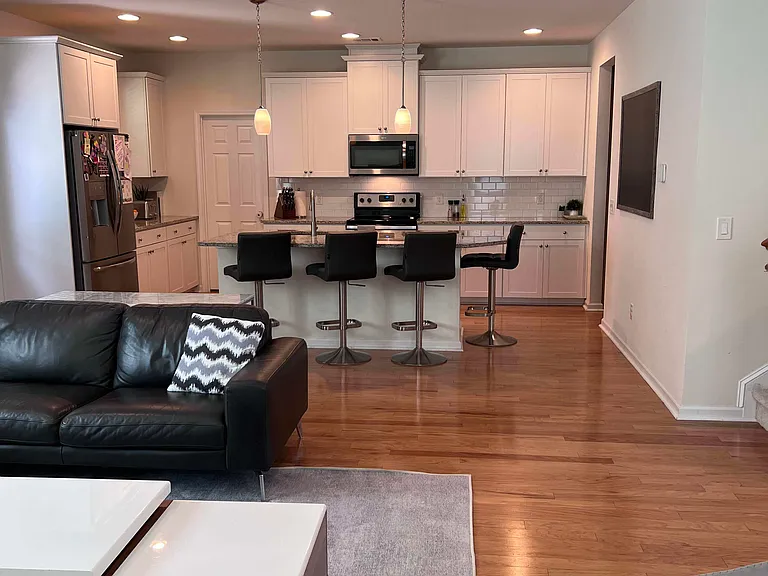 390 Southwilde Way — Photo 8