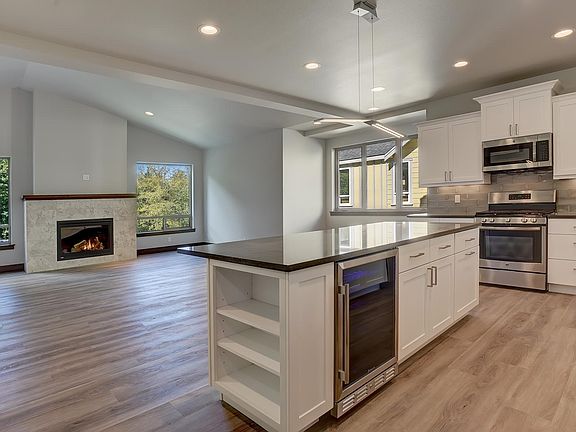 3rd image of 25611 Seabrook Place Ne
