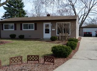 311 Tanglewood Dr, Streamwood, IL 60107