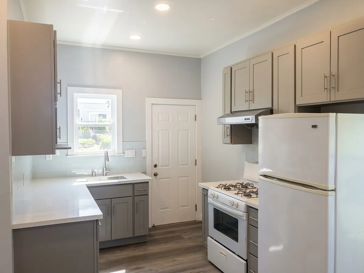 2 bed, 950 sqft, $2,850 — Photo 2