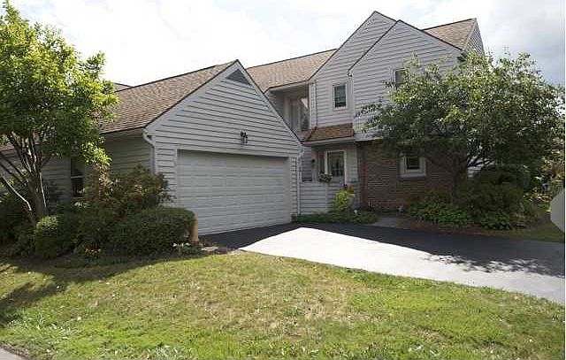 1st image of 10 Island Ln
