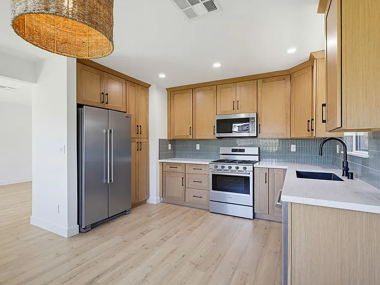 2036 Pomona Ave #A — Photo 6