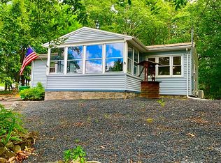 120 E Lake View Dr, Dingmans Ferry, PA 18328