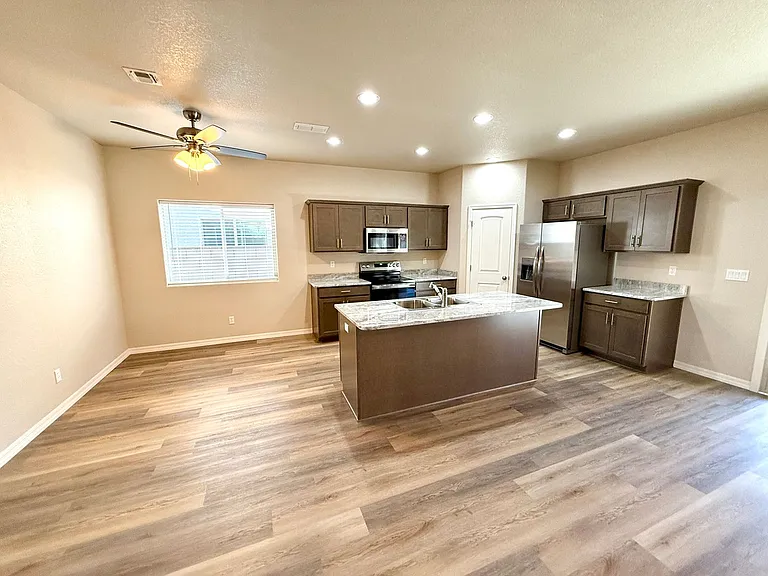 3774 Meadowbrook Ln — Photo 8