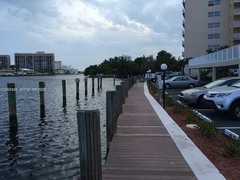 111 Golden Isles Dr #F10 — Photo 2