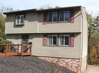 695 Fruitwood Dr, Bethel Park, PA 15102
