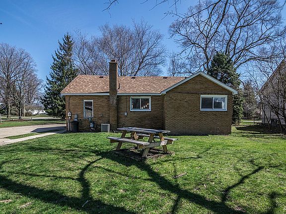 4th image of 20355 Mayfield St