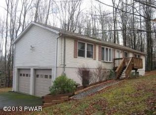 1010 Beaver Lake Dr, Lake Ariel, PA 18436