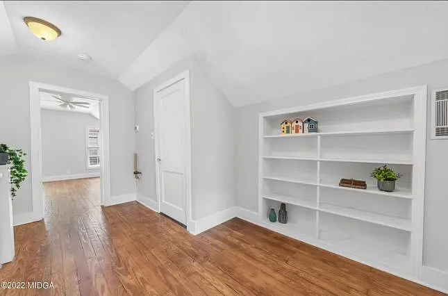 322 Pio Nono Ave — Photo 16
