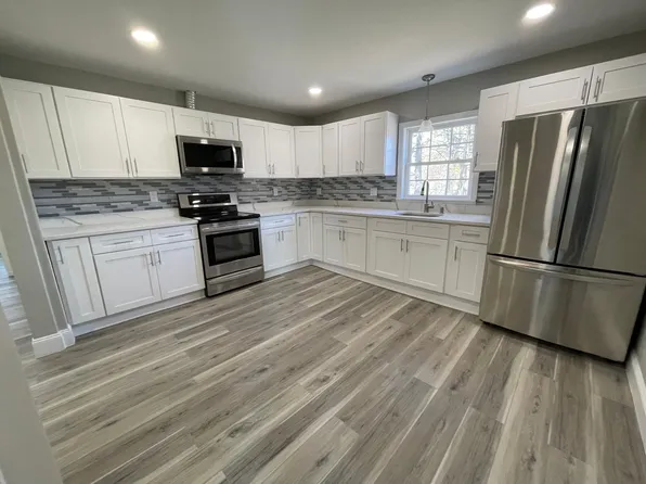 14 Stanley Rd, Methuen, MA 01844