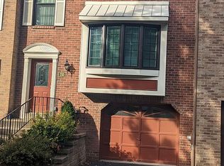 755 Windvue Dr, Pittsburgh, PA 15205