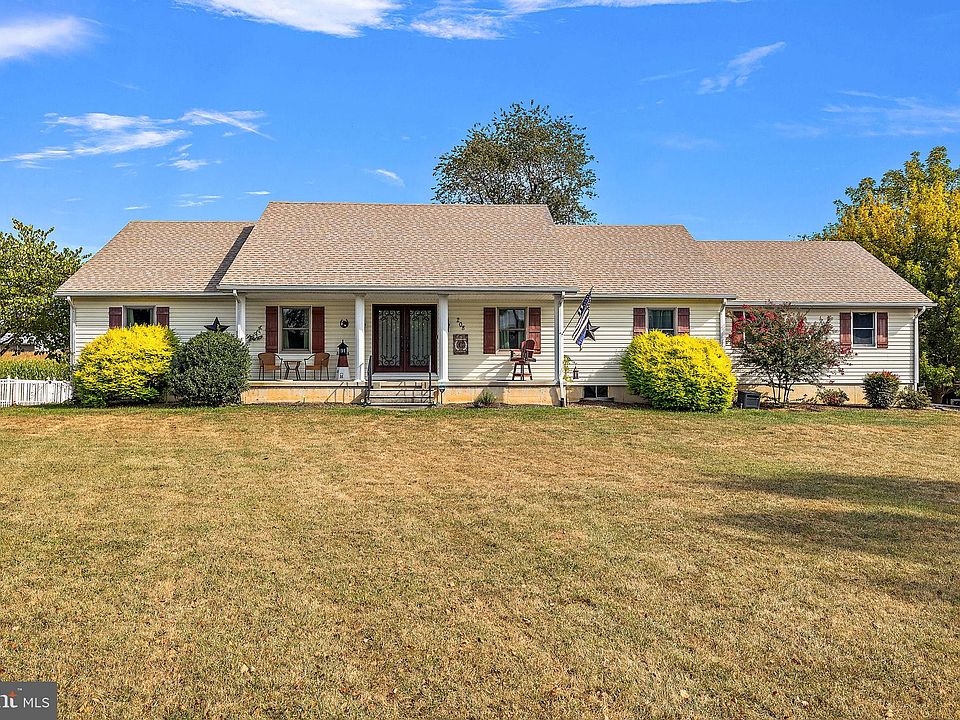 1st image of 208 Manor Dr