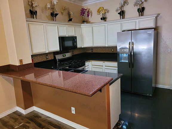 5th image of 9132 Hedge Rock St