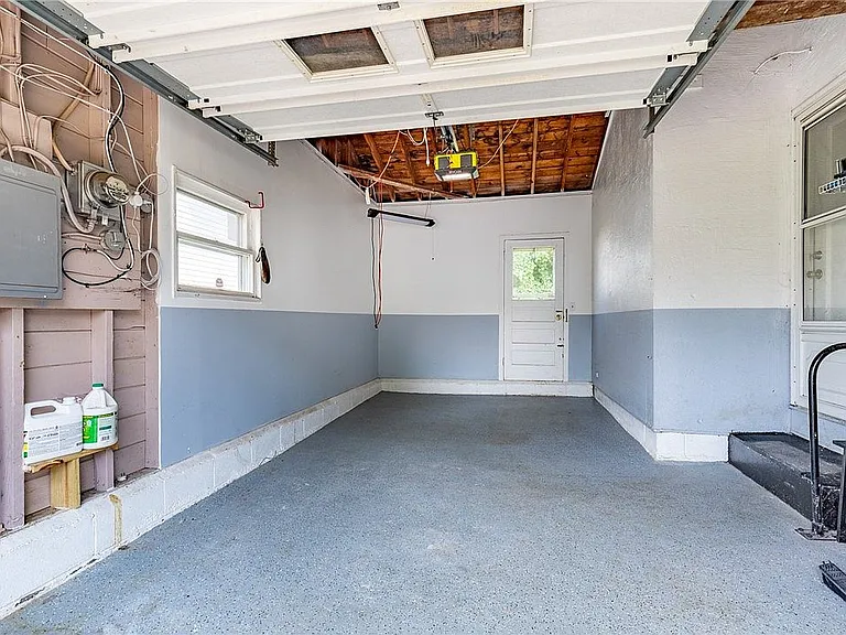138 Clark Ave — Photo 23