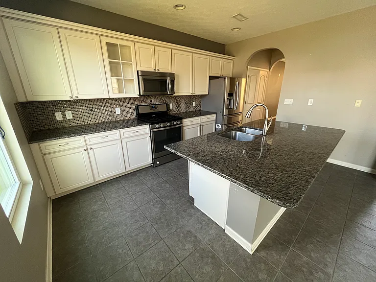 2045 Lakecrest Dr — Photo 8