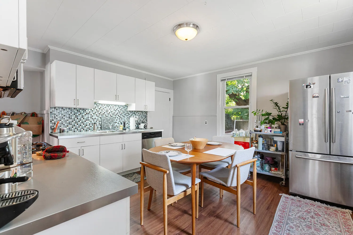 2 bed, 1.5 bath, 1208 sqft, $4,000 — Photo 3