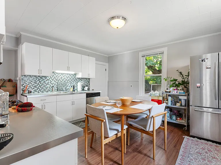 17 Holworthy Pl — Photo 3