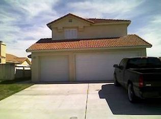 3207 N Almond Dr, Rialto, CA 92377