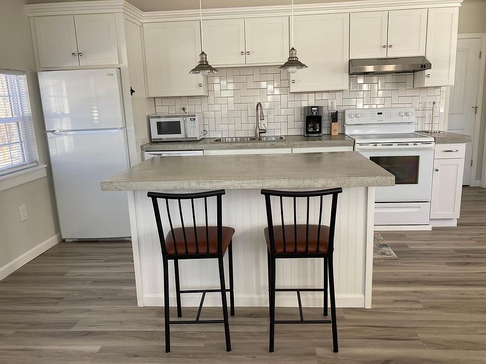 Kitchen with counter seating