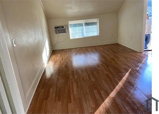 5th image of 419 E 8th St APT B