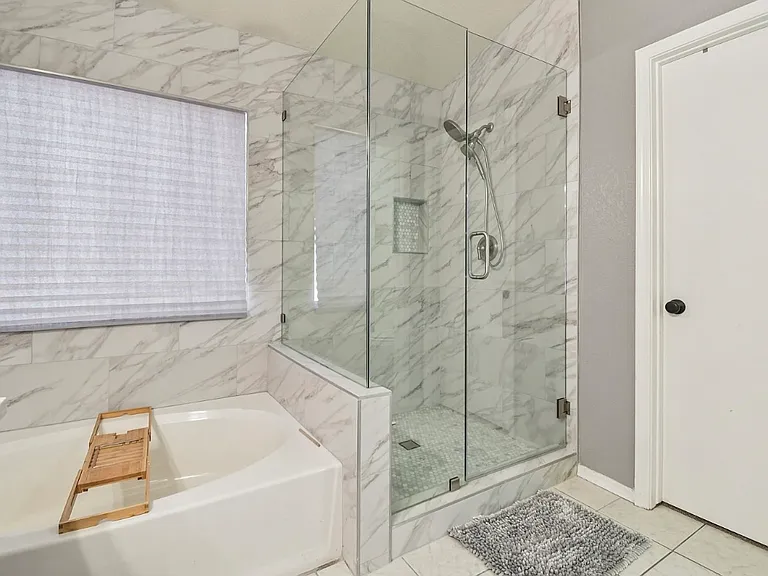 704 E Windsor Dr — Photo 10