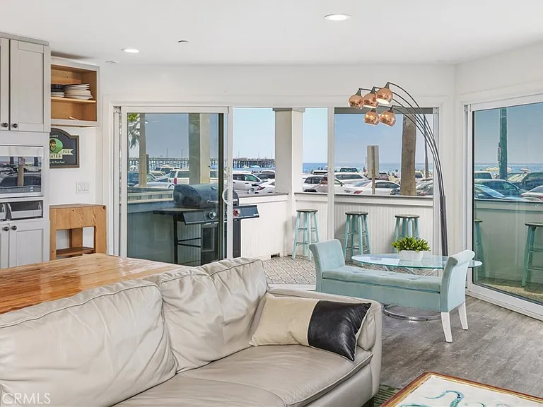 2214 W Oceanfront #A — Photo 9