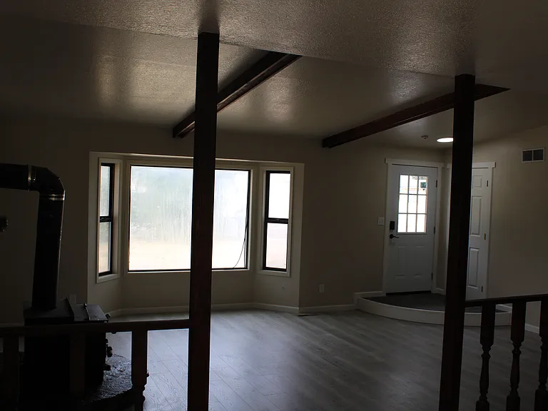 101 S 6th St W — Photo 7