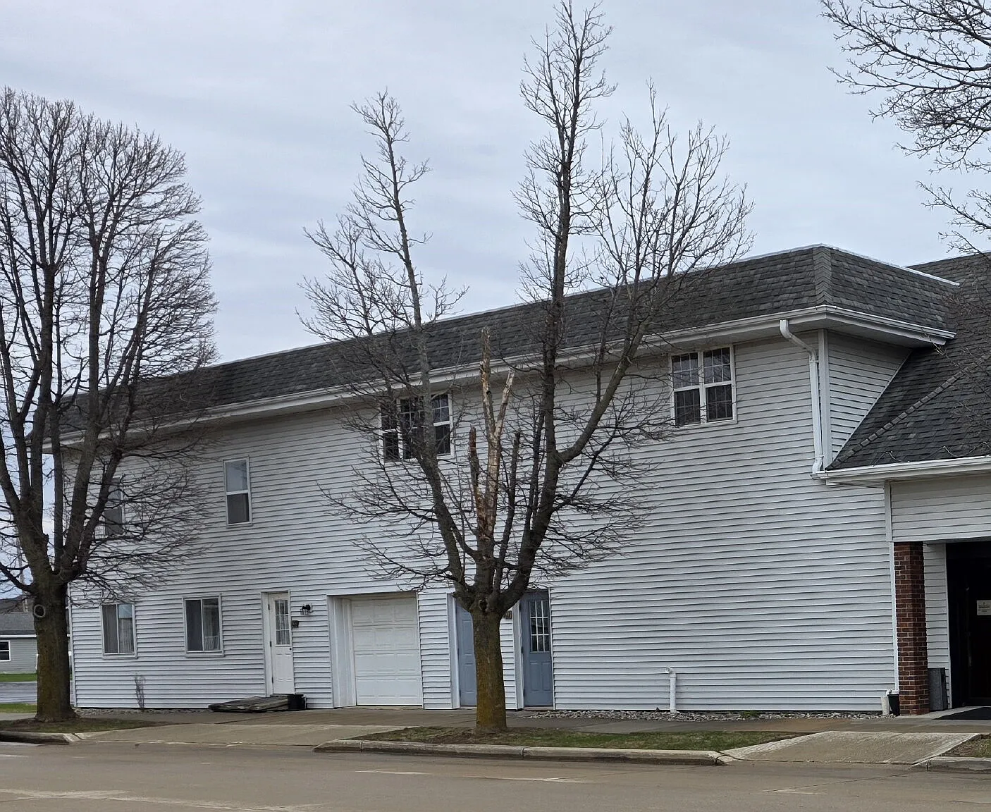 2 bed, 1.0 bath, $995 — Photo 2
