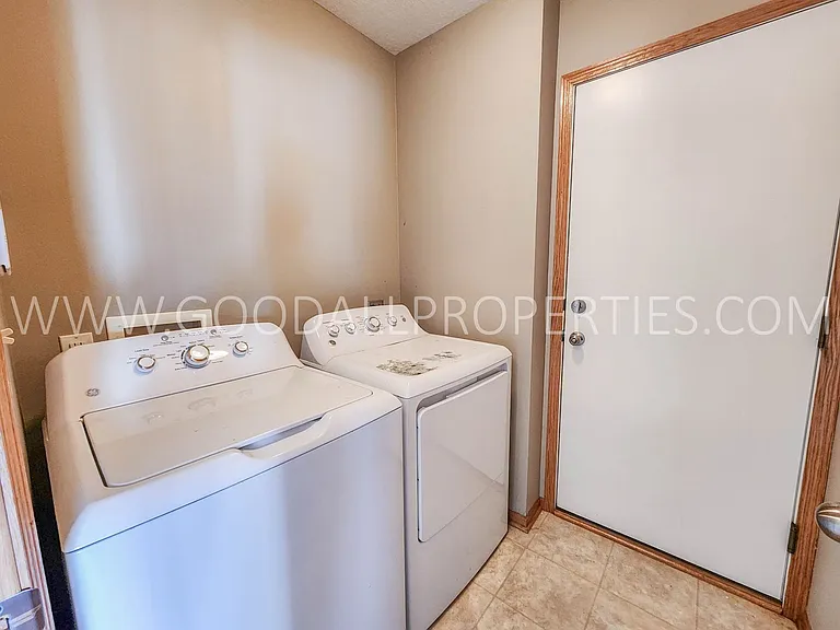 575 SE Melrose Dr — Photo 11