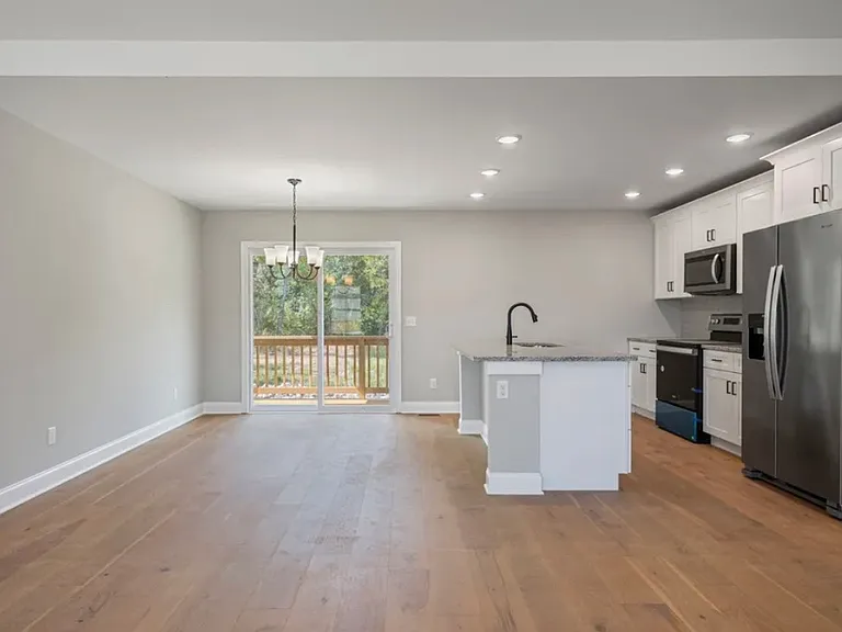 590 Pleasant Meadow Cir — Photo 3
