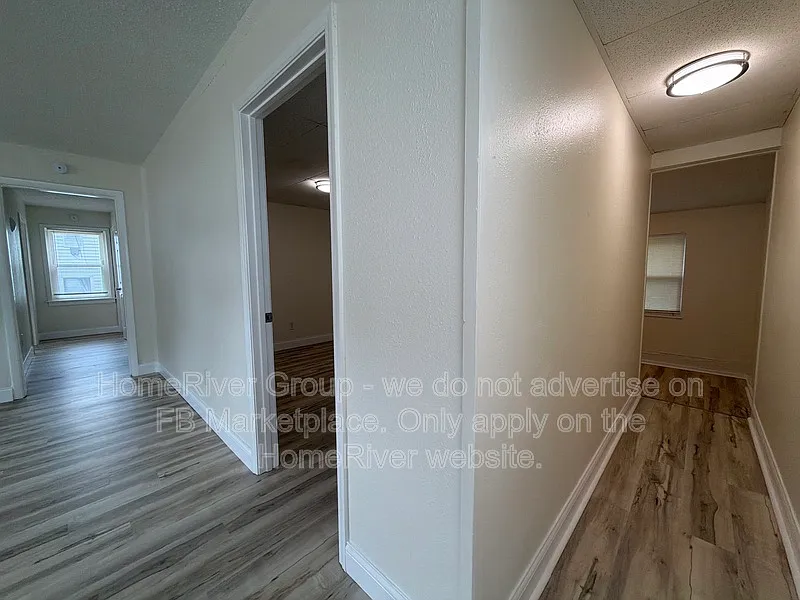 1 bed, 1.0 bath, 945 sqft, $1,050 — Photo 2