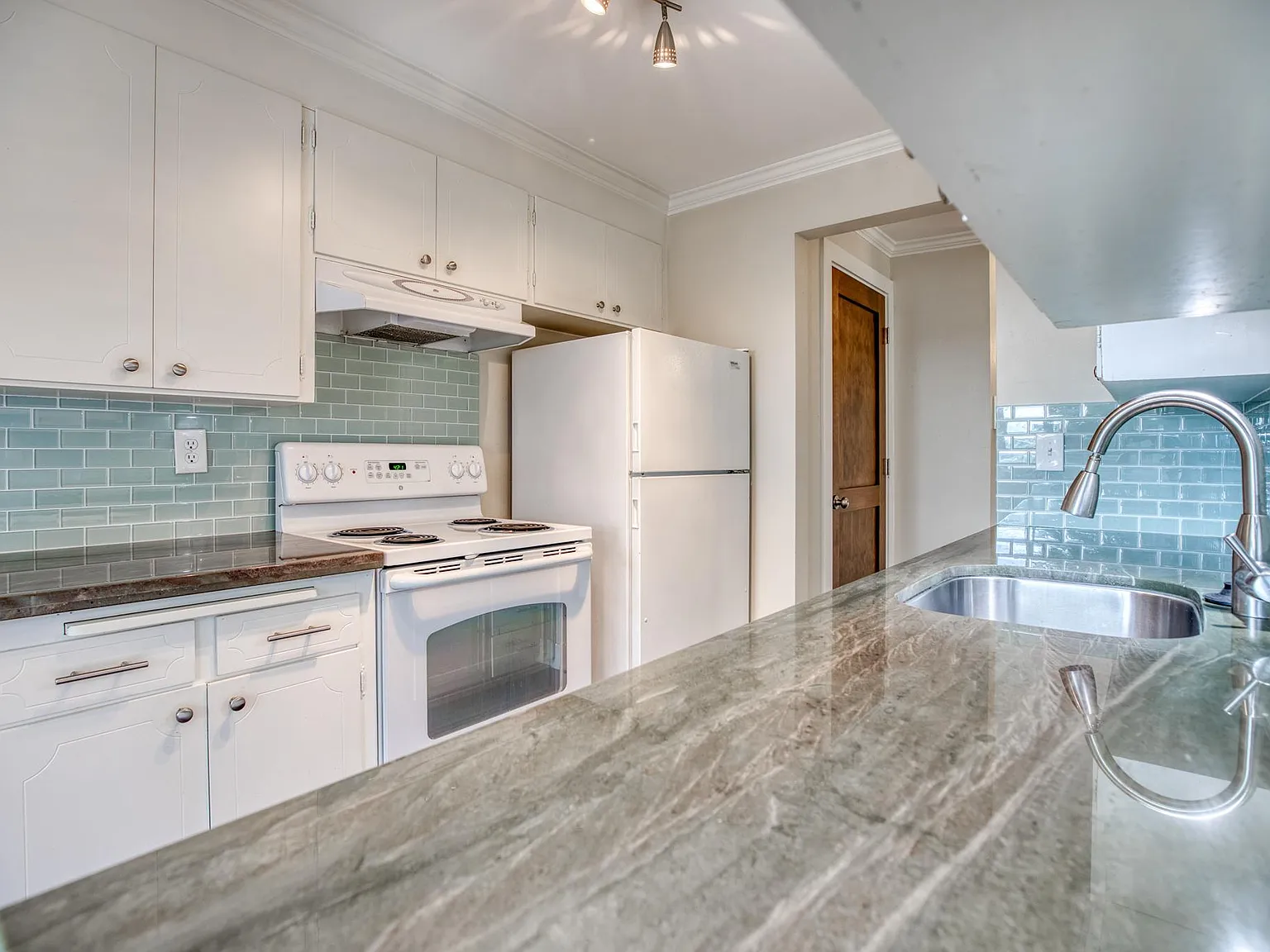 1 bed, 780 sqft, $2,575 — Photo 3