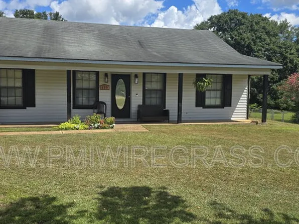 115 Blossom Dr, Ozark, AL 36360