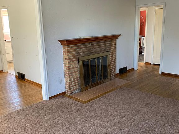 New flooring not shown in this picture