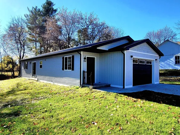 120 E Walnut St, Stanton, MI 48888