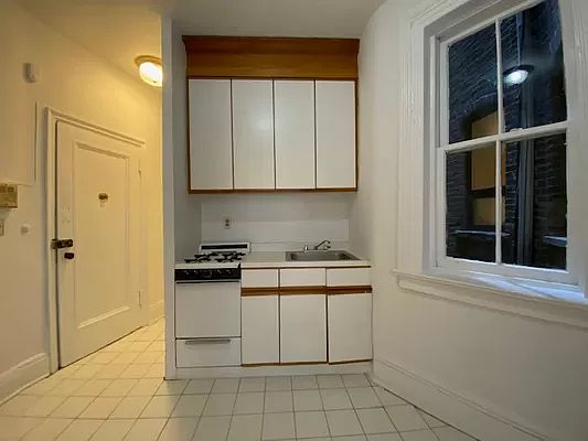 4th image of 196 W 10th St #2C