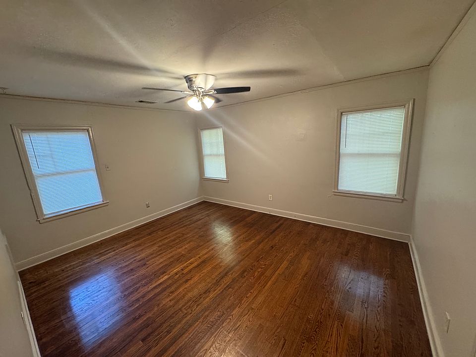 Large Bedroom - will hold a King size bed