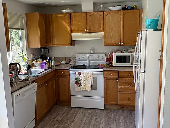 Kitchen with Oak Cabinets and Granite Counter Tops