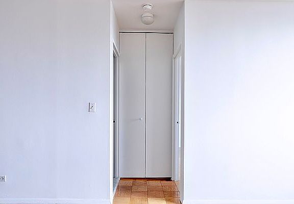 4th image of 200 E 72nd St APT 16E