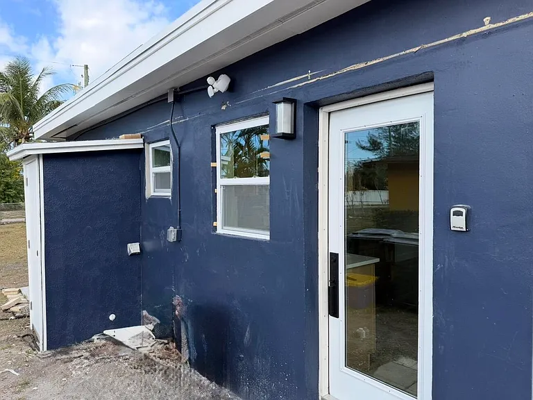 26 SW 10th Ave — Photo 5